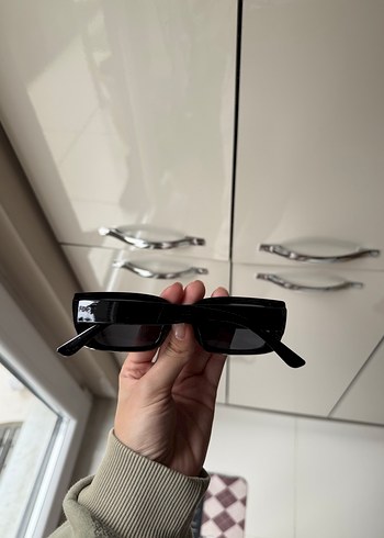 Siyah Transparan Minimalist Kadın Güneş Gözlüğü - Görsel 2