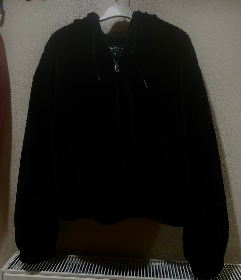 Siyah Kapüşonlu Kadın Peluş Kürklü Mont - Görsel 3