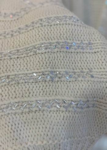 Gri İşlemeli Beyaz Örgü Mini Hırka - Görsel 3