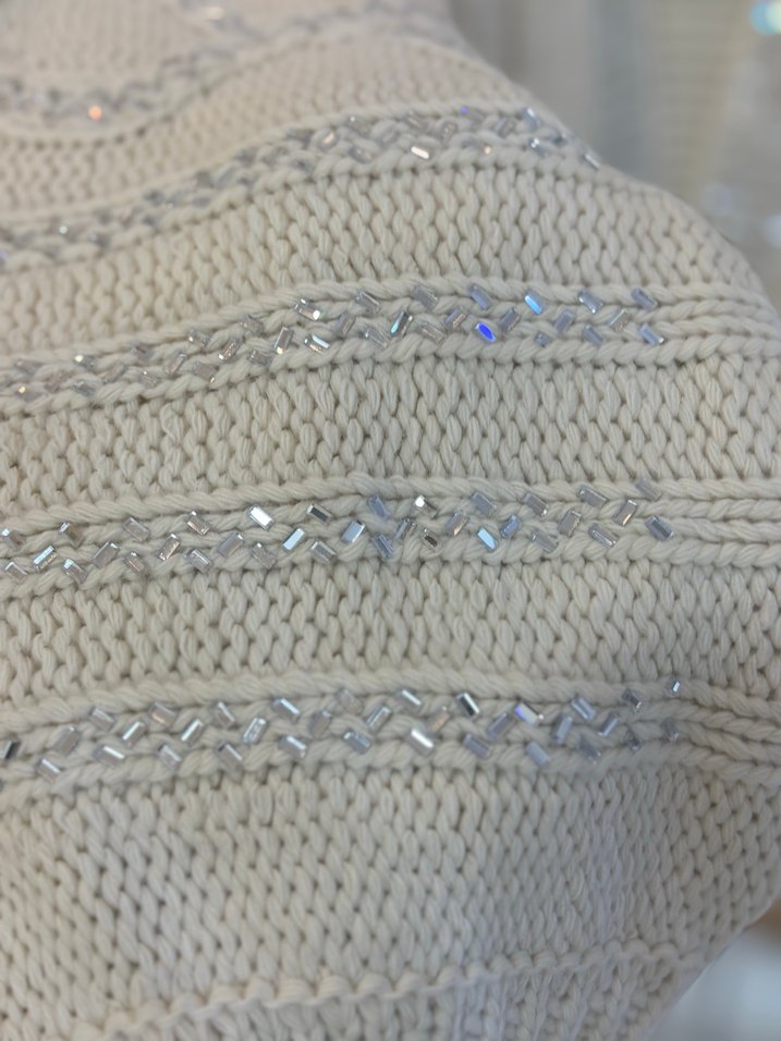 Gri İşlemeli Beyaz Örgü Mini Hırka - Görsel 3