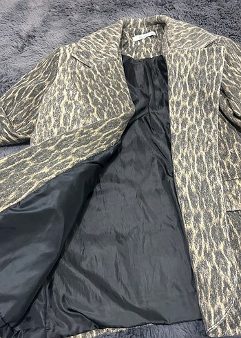 Yılan Desenli Gri Kadın Kaban - Görsel 2