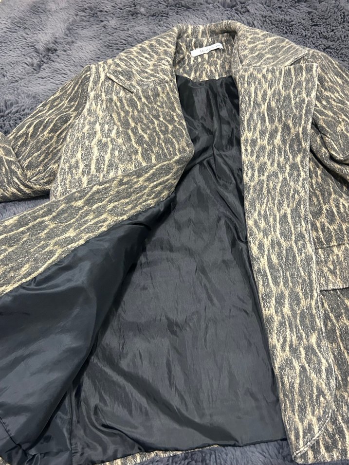 Yılan Desenli Gri Kadın Kaban - Görsel 2