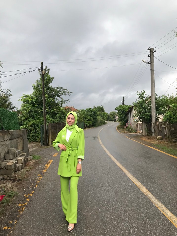 Uzun Kesim Yeşil Kadın Takım Elbise - Görsel 2