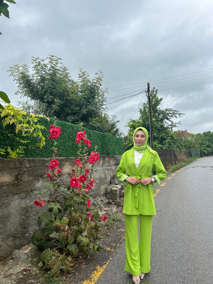 Uzun Kesim Yeşil Kadın Takım Elbise - Görsel 4