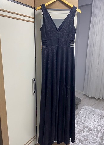 Siyah Uzun V Yaka Askılı Kadın Elbise - Görsel 2