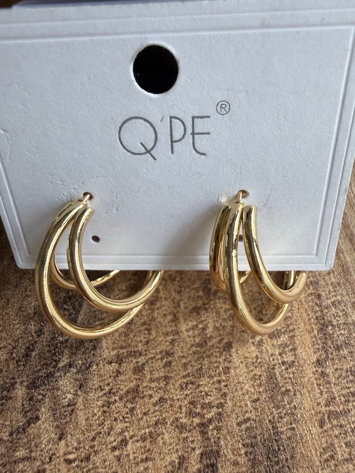 Altın Renkli Minimalist Tokalı Küpeler - Görsel 2