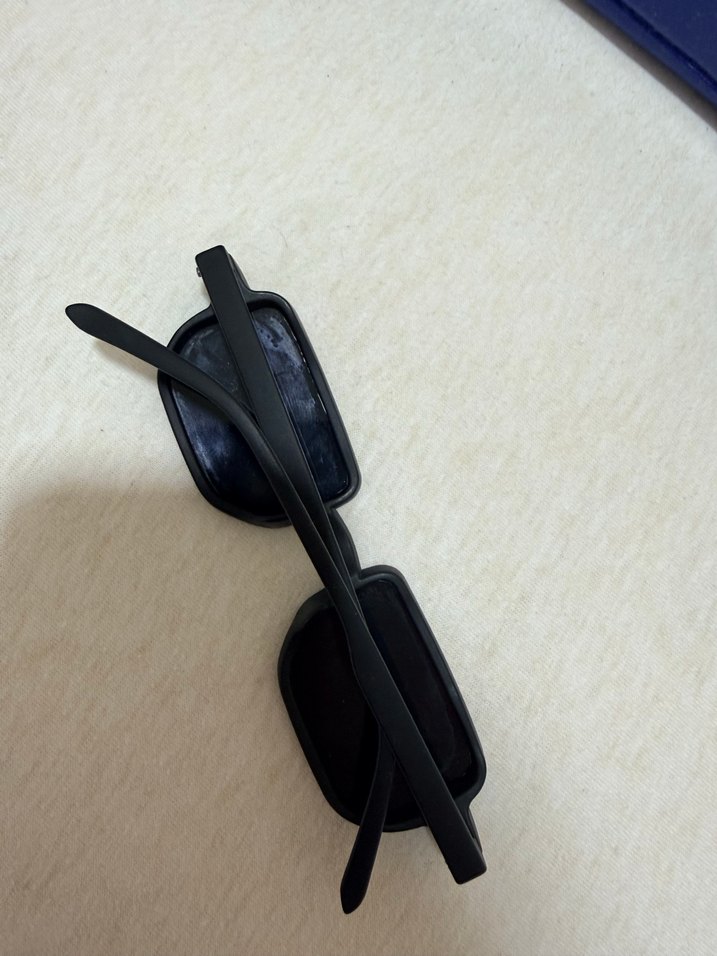 Siyah Minimalist Kadın Güneş Gözlüğü - Görsel 2