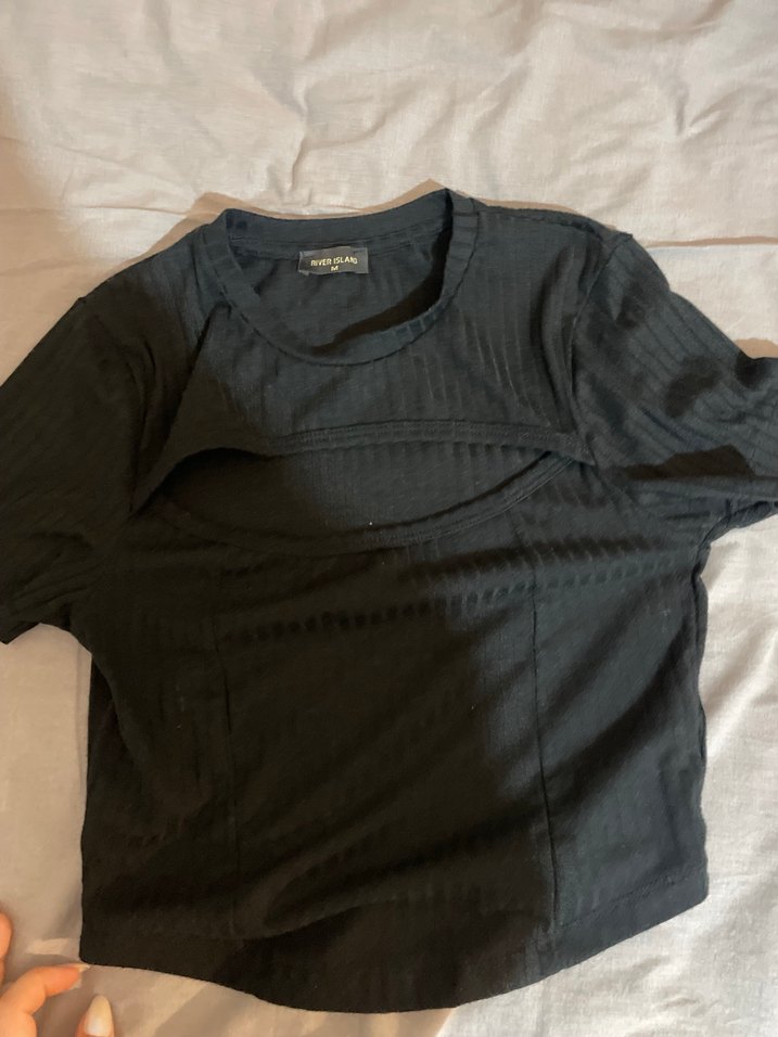 Göğüs Detaylı Siyah Crop - Görsel 3