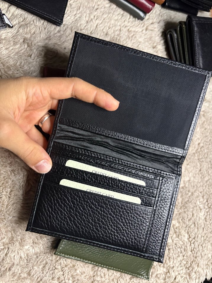 Dokulu siyah hakiki deri pasaportluk - Görsel 2