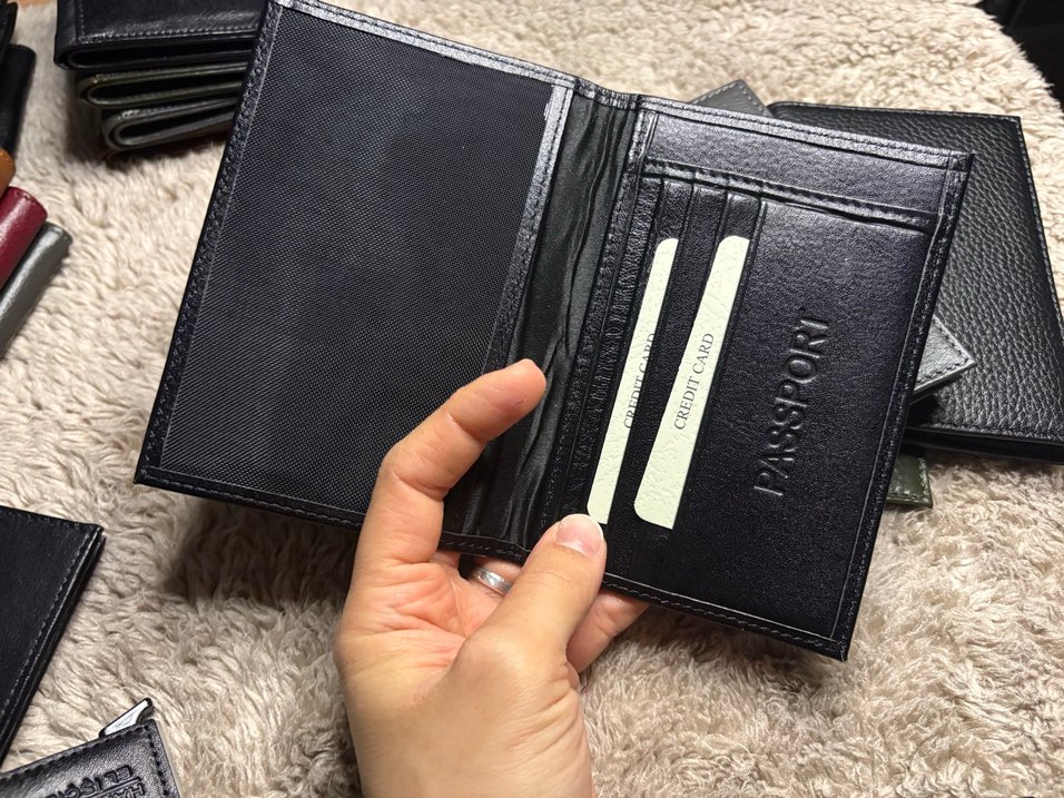Düz siyah hakiki deri pasaportluk - Görsel 2