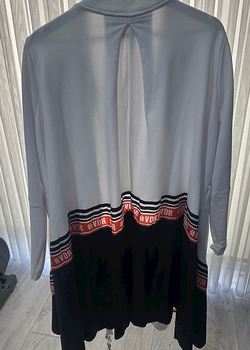 V Yakalı Uzun Beyaz Kadın Ceket - Görsel 2