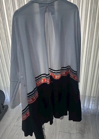 V Yakalı Uzun Beyaz Kadın Ceket - Görsel 3