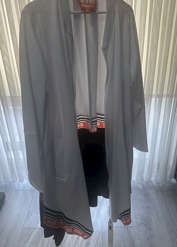 V Yakalı Uzun Beyaz Kadın Ceket - Görsel 5