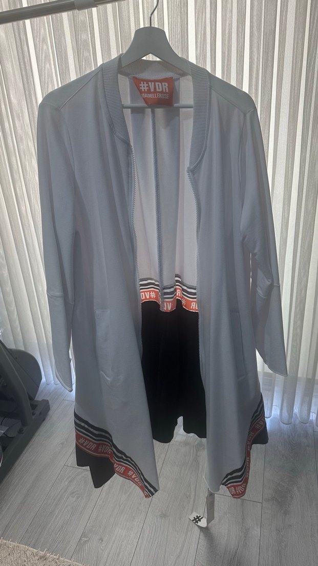 V Yakalı Uzun Beyaz Kadın Ceket - Görsel 4