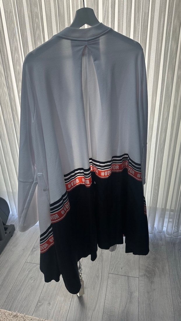 V Yakalı Uzun Beyaz Kadın Ceket - Görsel 3