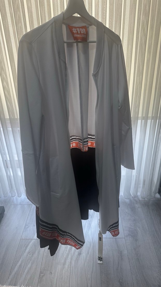 V Yakalı Uzun Beyaz Kadın Ceket - Görsel 5