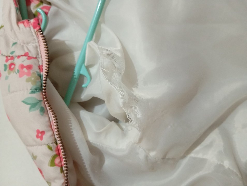 Çiçek Desenli Kapüşonlu Kız Mont - Görsel 4