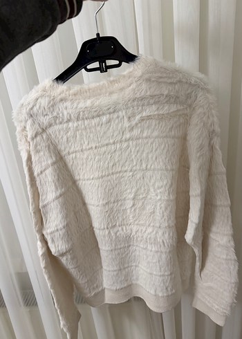 Beyaz Kürklü Uzun Kollu Kadın Kazak - Görsel 2