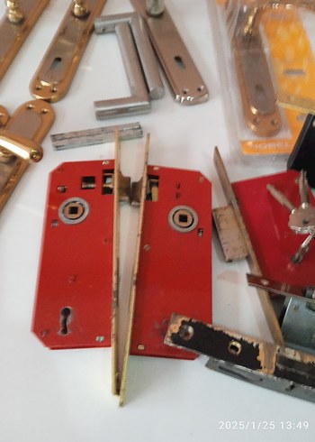 Çeşitli Kapı Kilitleri ve Kolları Seti - Görsel 2