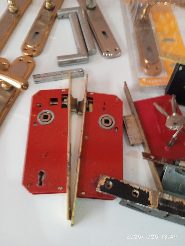 Çeşitli Kapı Kilitleri ve Kolları Seti - Görsel 2