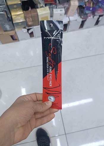 MAC Seffaf Siyah Kalemli İnce Eyeliner
