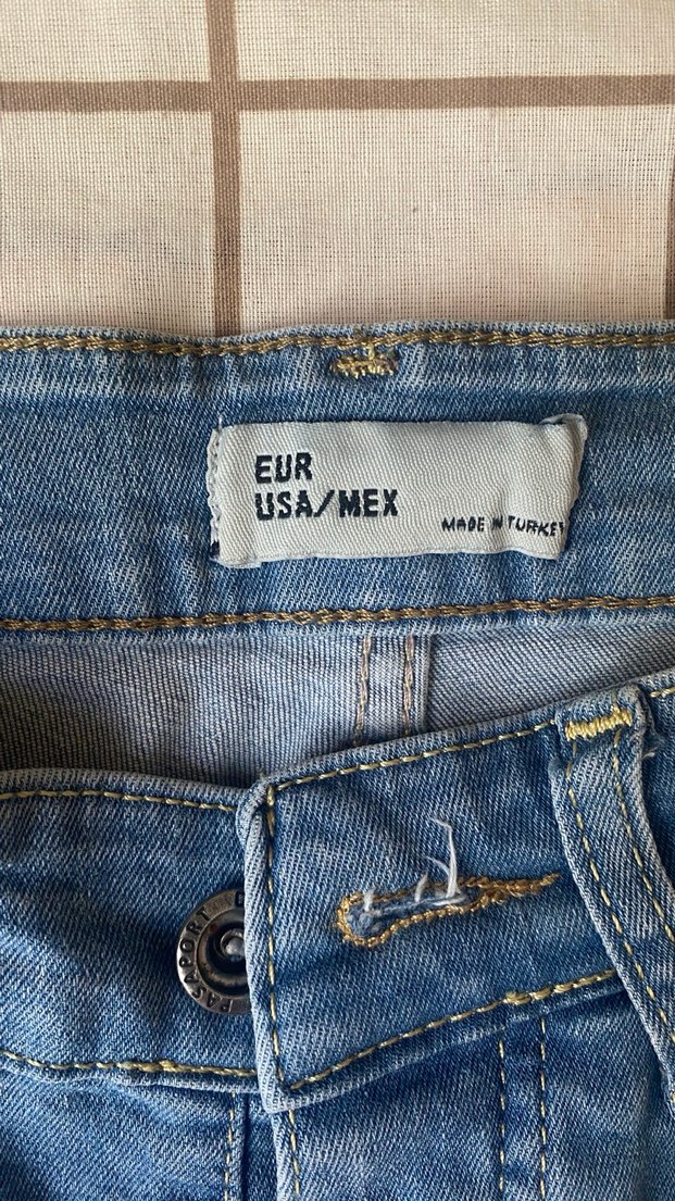 Erkek Denim Yırtık Şort - Görsel 2
