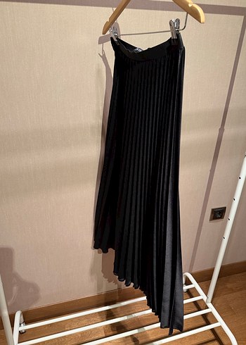 Siyah Piliseli Uzun Kadın Etek - Görsel 3