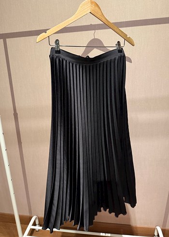 Siyah Piliseli Uzun Kadın Etek - Görsel 2