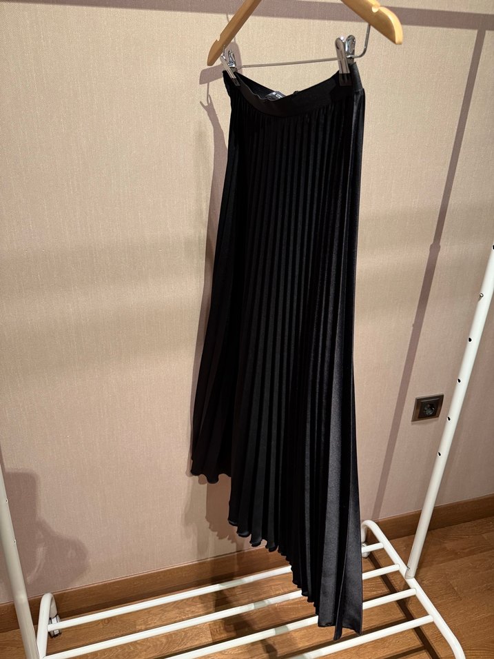 Siyah Piliseli Uzun Kadın Etek - Görsel 3