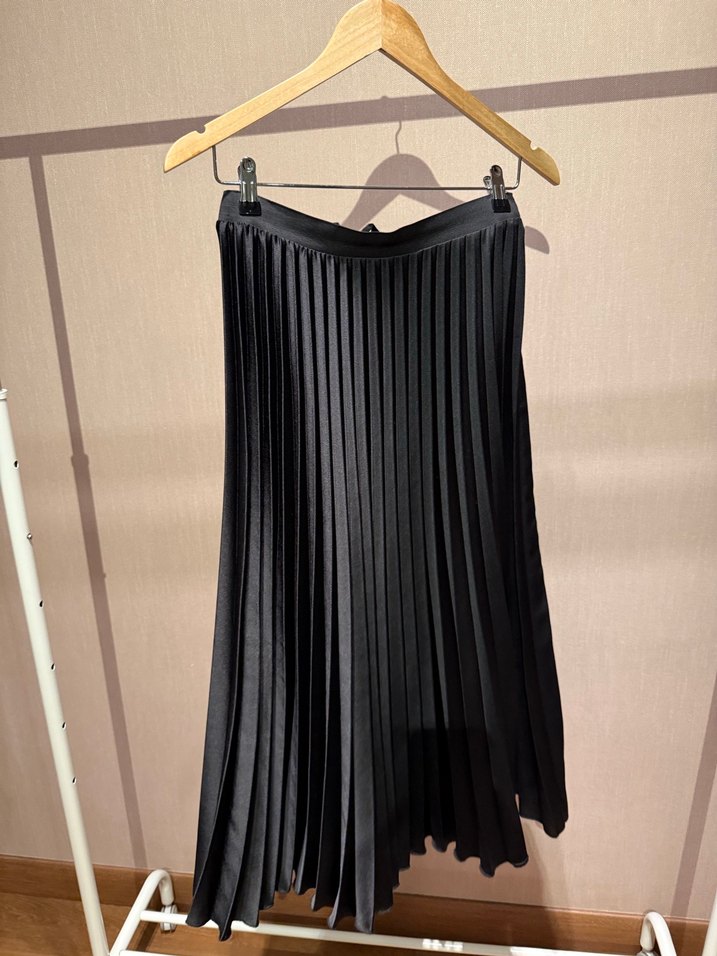 Siyah Piliseli Uzun Kadın Etek - Görsel 2