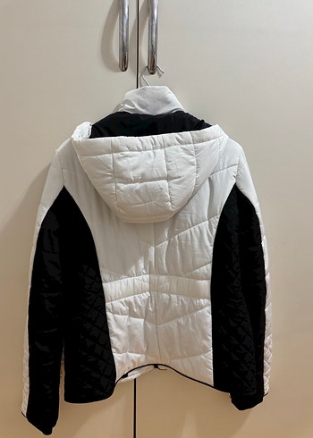 Beyaz Siyah Kapitone Kadın Günlük Mont - Görsel 2