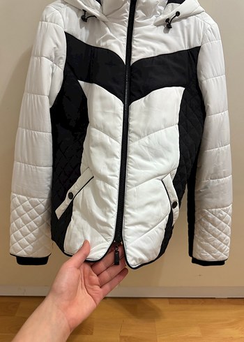 Beyaz Siyah Kapitone Kadın Günlük Mont - Görsel 5