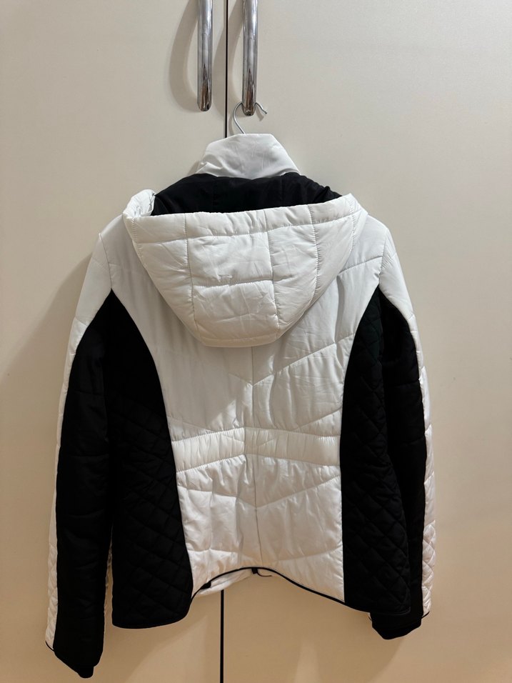 Beyaz Siyah Kapitone Kadın Günlük Mont - Görsel 2