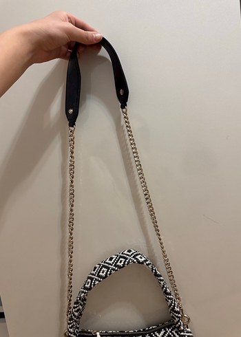 GUESS Zincir Detaylı Bohem Desenli Kadın Çanta - Görsel 6