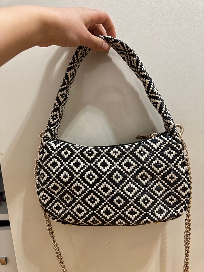 GUESS Zincir Detaylı Bohem Desenli Kadın Çanta - Görsel 3