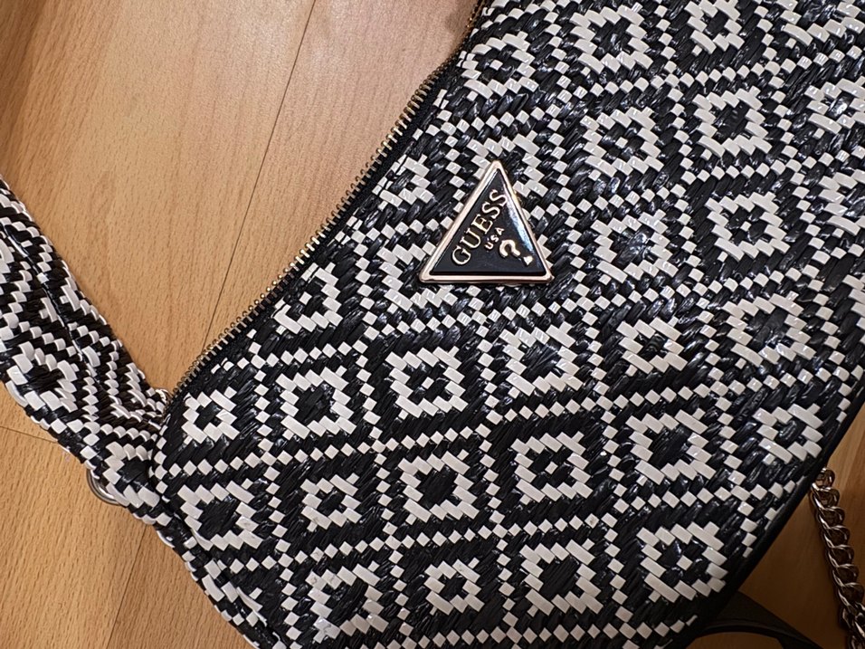 GUESS Zincir Detaylı Bohem Desenli Kadın Çanta - Görsel 5