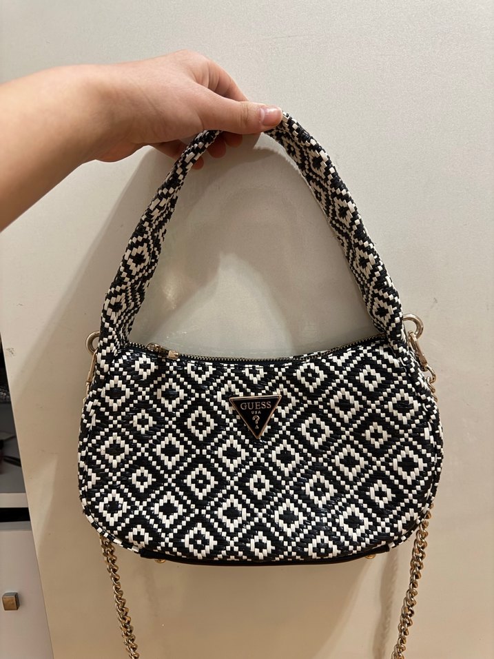 GUESS Zincir Detaylı Bohem Desenli Kadın Çanta - Görsel 2