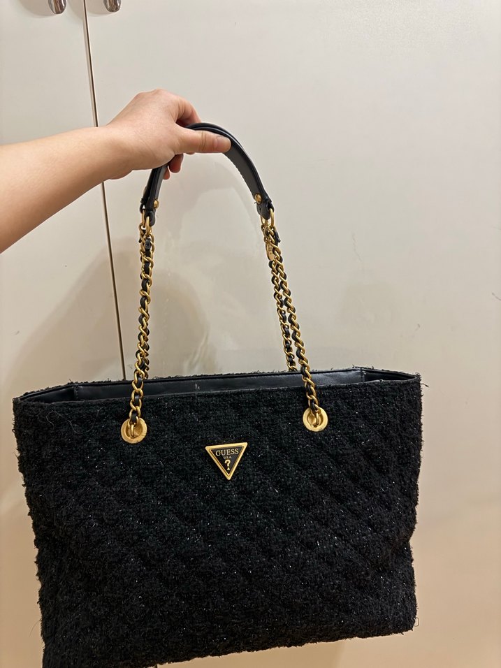 GUESS Siyah Zincir Detaylı Kadın Çanta - Görsel 5