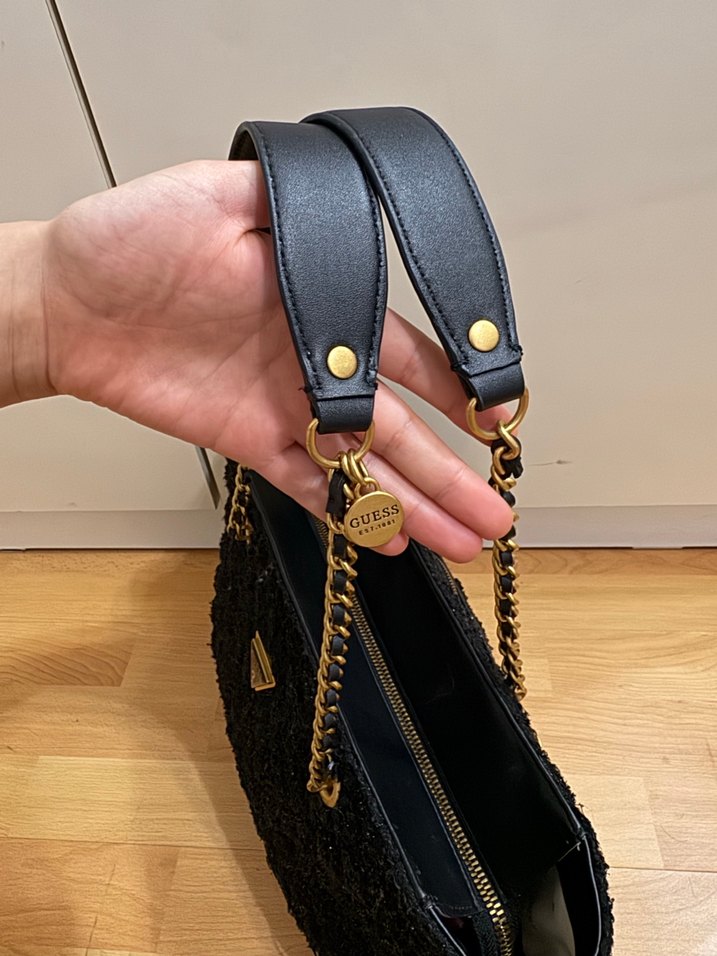 GUESS Siyah Zincir Detaylı Kadın Çanta - Görsel 4