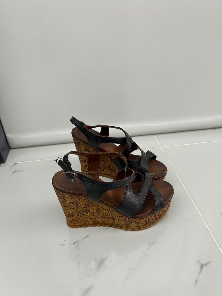 Kahverengi Yılan Desenli Dolgu Topuklu Kadın Sandalet - Görsel 2