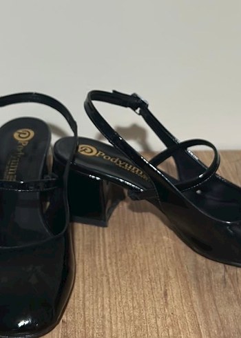 Siyah Tokalı Kadın Klasik Topuklu Ayakkabı - Görsel 3