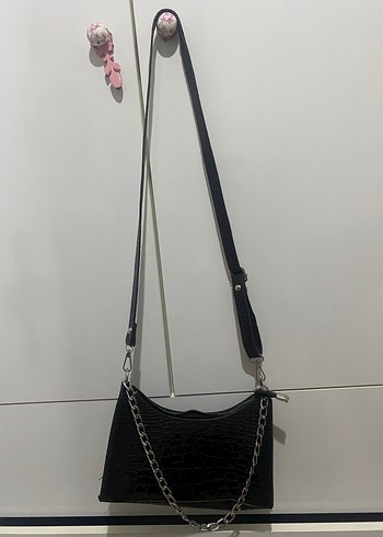 Zincir Detaylı Siyah Yılan Derisi Desenli Deri Çanta - Görsel 3