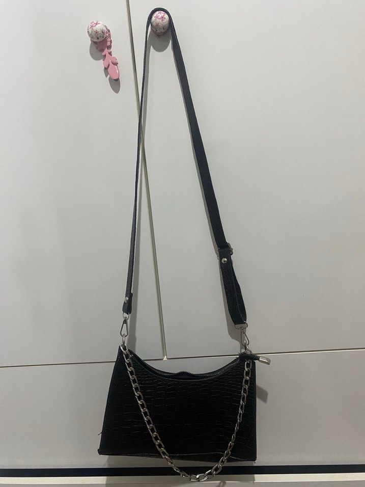 Zincir Detaylı Siyah Yılan Derisi Desenli Deri Çanta - Görsel 3