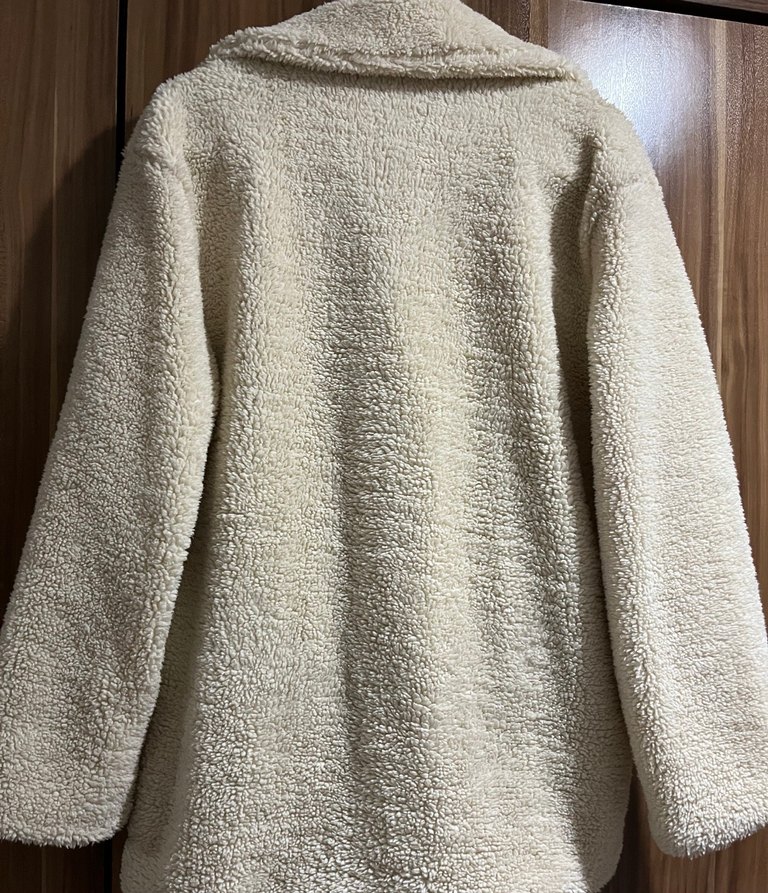 Düğmeli krem peluş mont - Görsel 4