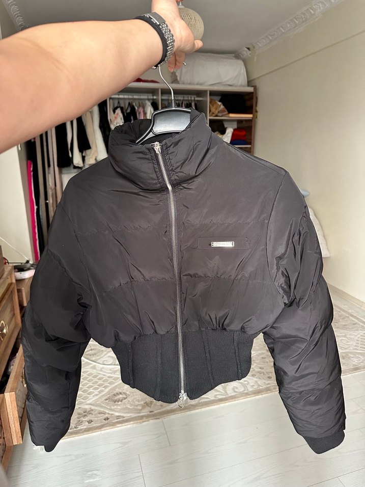 Kadın Siyah Midi Kısa Fermuarlı Kışlık Mont - Görsel 3