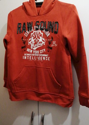 Erkek Çocuk Kapüşonlu Kırmızı Sweatshirt - Görsel 2