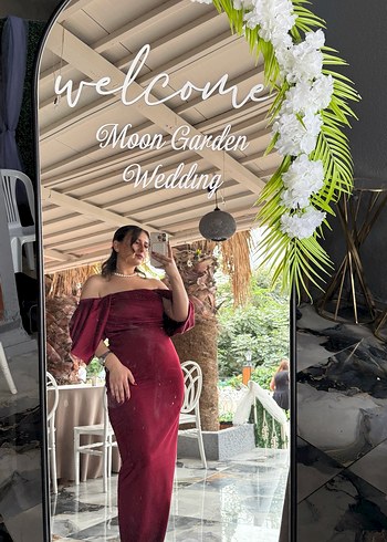 Bordo Uzun Drapeli Straplez Abiye Elbise - Görsel 2