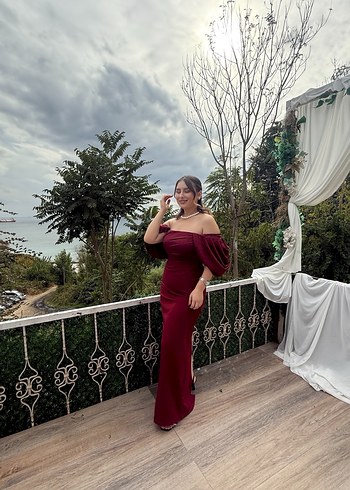 Bordo Uzun Drapeli Straplez Abiye Elbise - Görsel 3