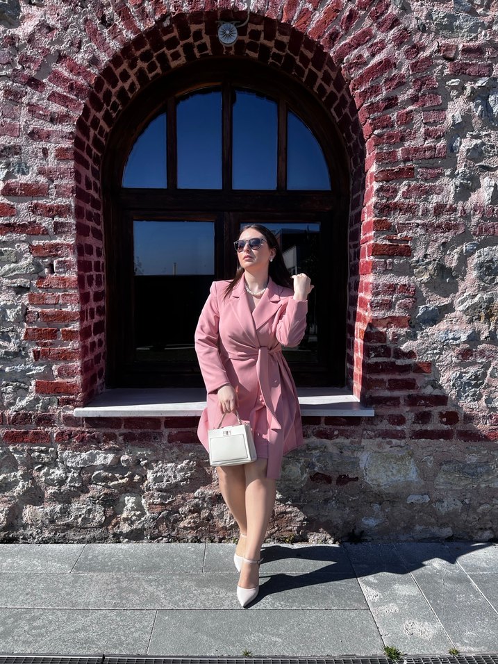 Pembe Kemerli Kısa Kadın Ceket Elbise - Görsel 3