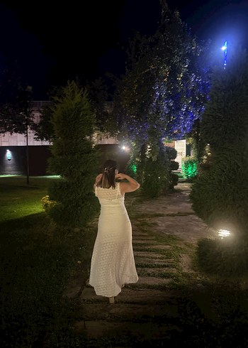 Beyaz Etnik Desenli Sıfır Kollu Uzun Elbise - Görsel 5